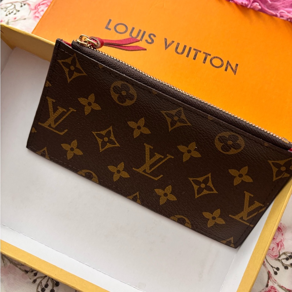 LV High Fashion Crossbody for Cell Phone Perfect. Too Cute - Picture 6 of 6